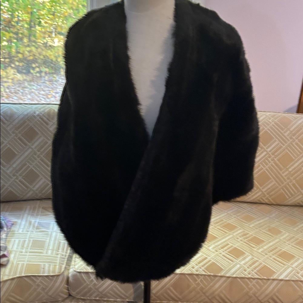 Elegant Black Faux Fur Shawl elegant BNWT
